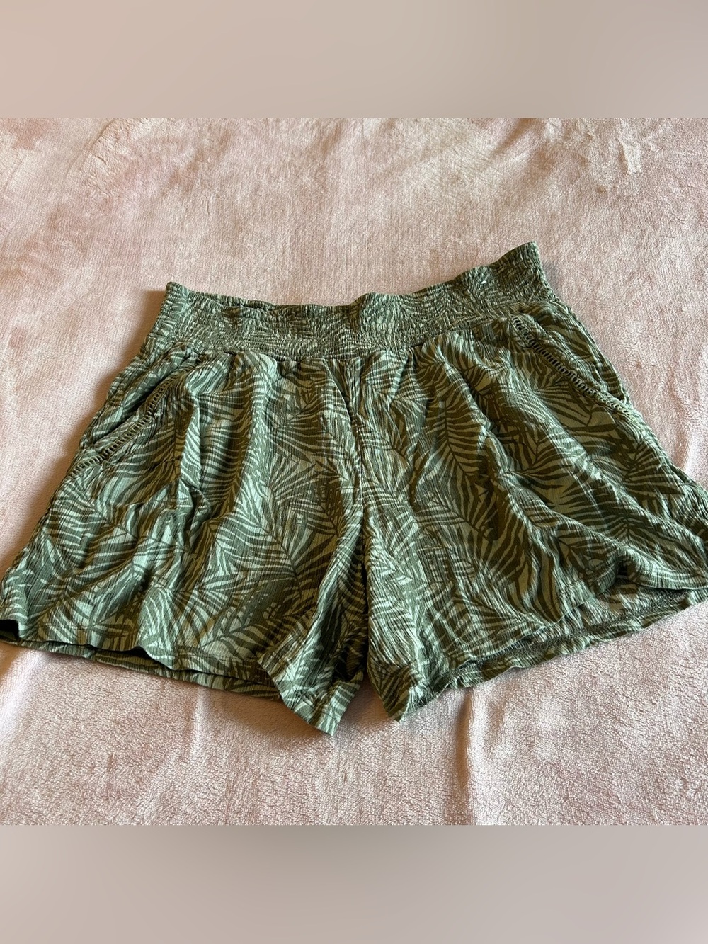 Three Dots green tropical leafy print smocked waist flowy breathable pockets L